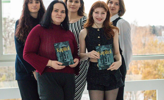 Studentki zaangażowane w projekt na zdjęciu grupowym